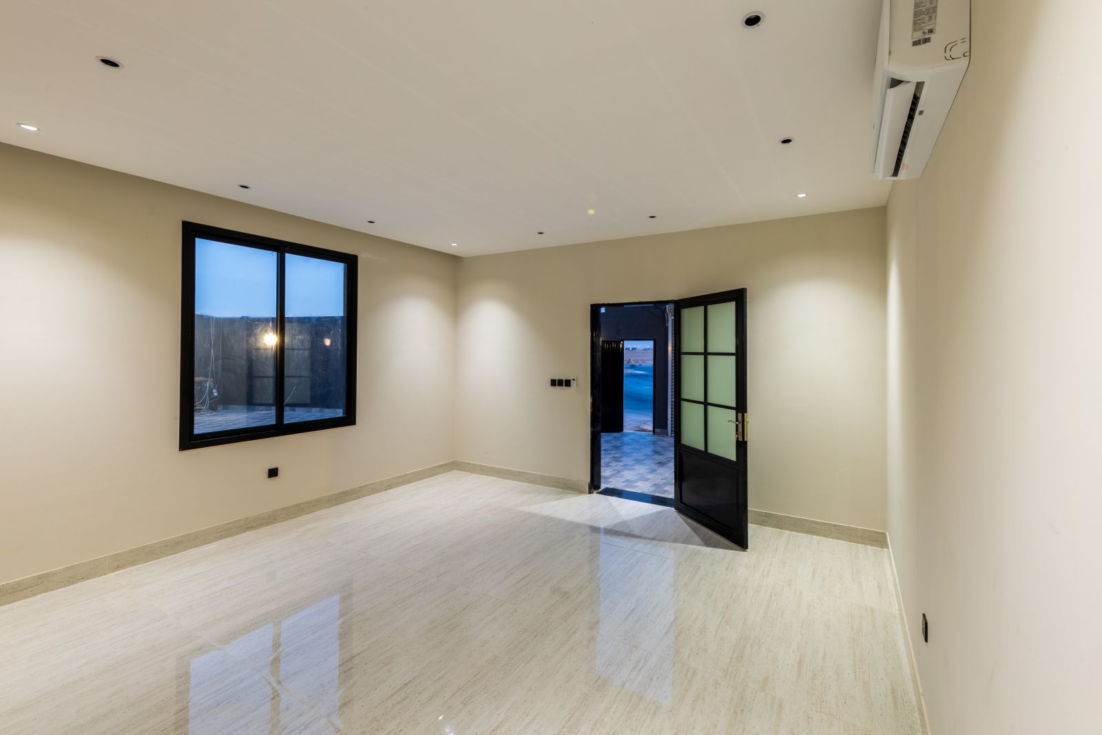 AAALM_9367-HDR